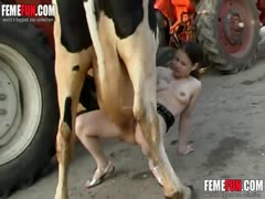 Perverted teen fists a cow s ass and milks a cow with her filthy mouth in a zoo porn video